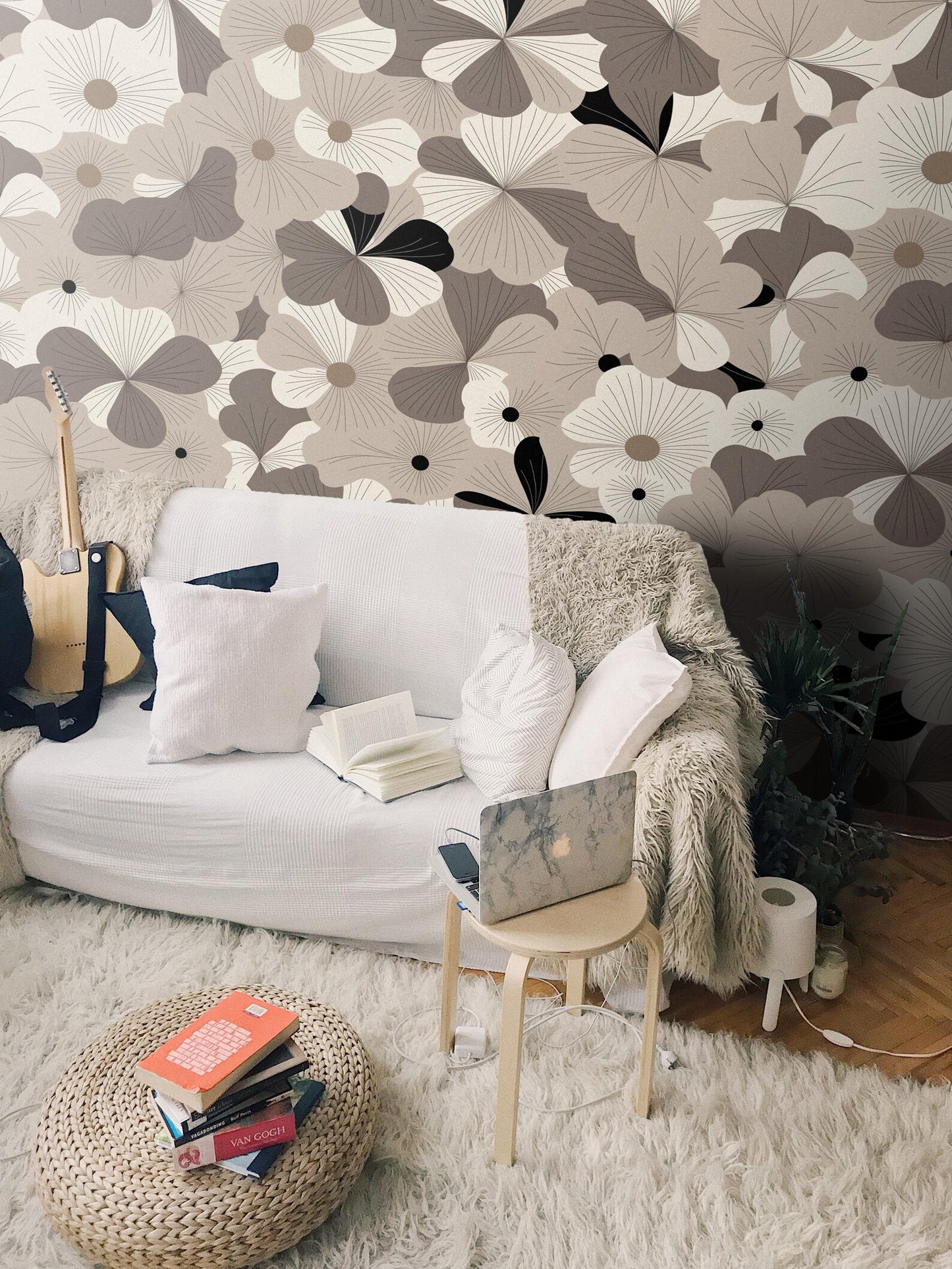 Modern Floral Beige Flowers Wallpaper | Japandi Design | Minimalist Line Art